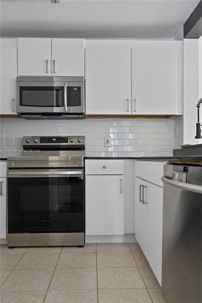Building Photo - 1725 Palm Cove Blvd