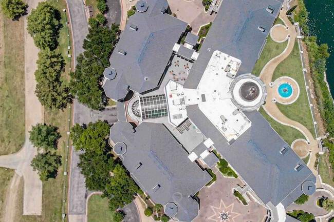 Building Photo - 3404 American Dr