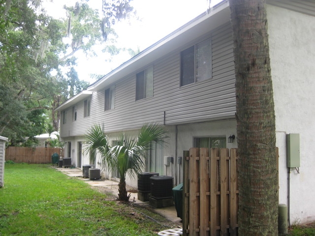 Building Photo - Edgewater Apartments