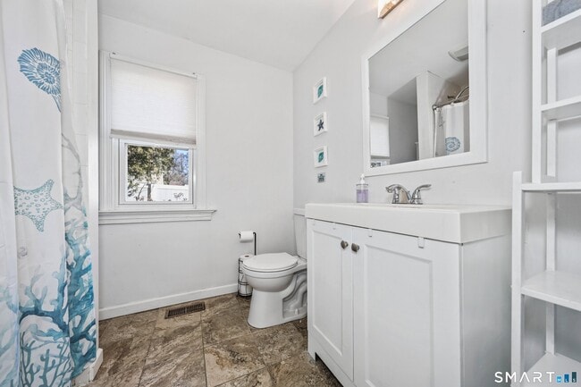 Building Photo - 196 Waite St