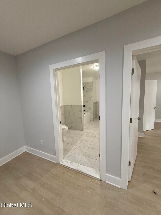 Building Photo - 5 Broadway