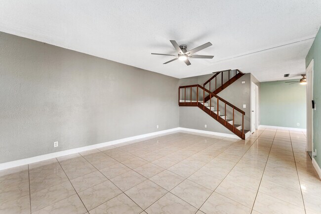 Building Photo - 301 Waterview Dr