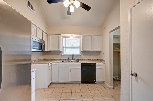 Building Photo - 17435 Glenmorris Dr