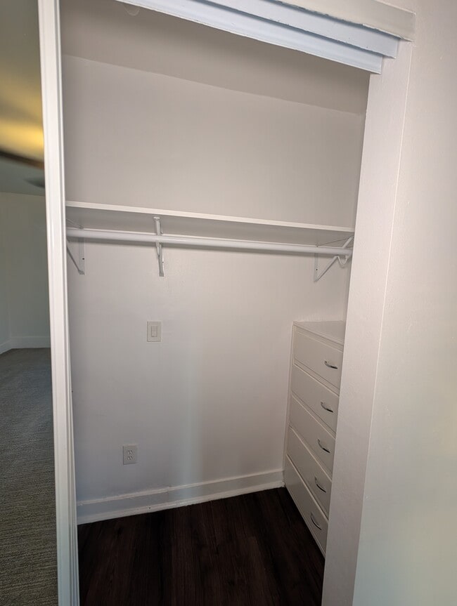 Building Photo - 208 D Ave