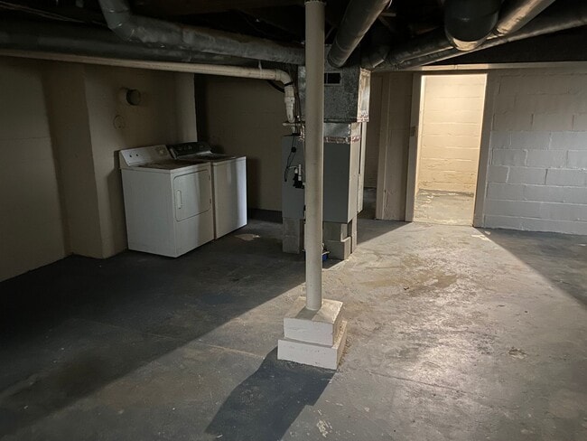 Building Photo - 3 Bedroom 1 Bathroom Single Family Home, North Clintonville