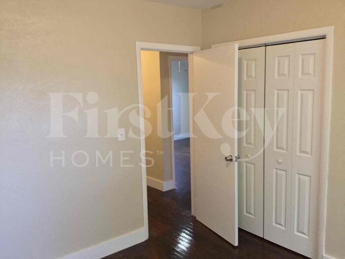 Building Photo - 810 NW 186th Dr