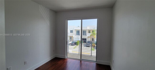 Building Photo - 10219 NW 72nd Terrace