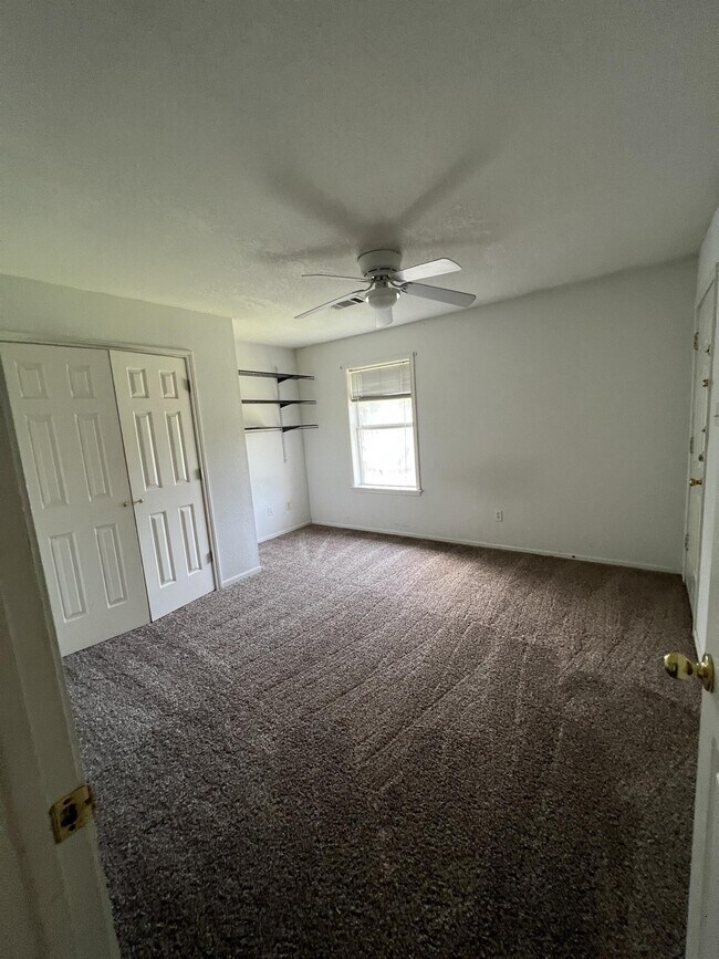 Building Photo - 1751 Rock Hollow Loop