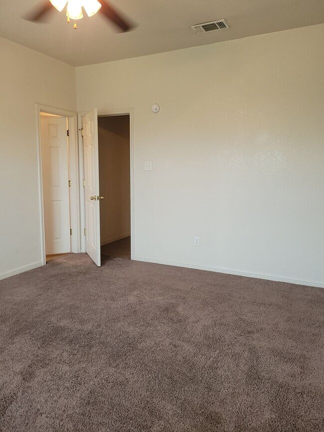 Building Photo - 1507 Nicholas Cir