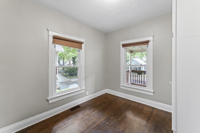 Building Photo - Coming Soon!! Charming 2-Bedroom Home!