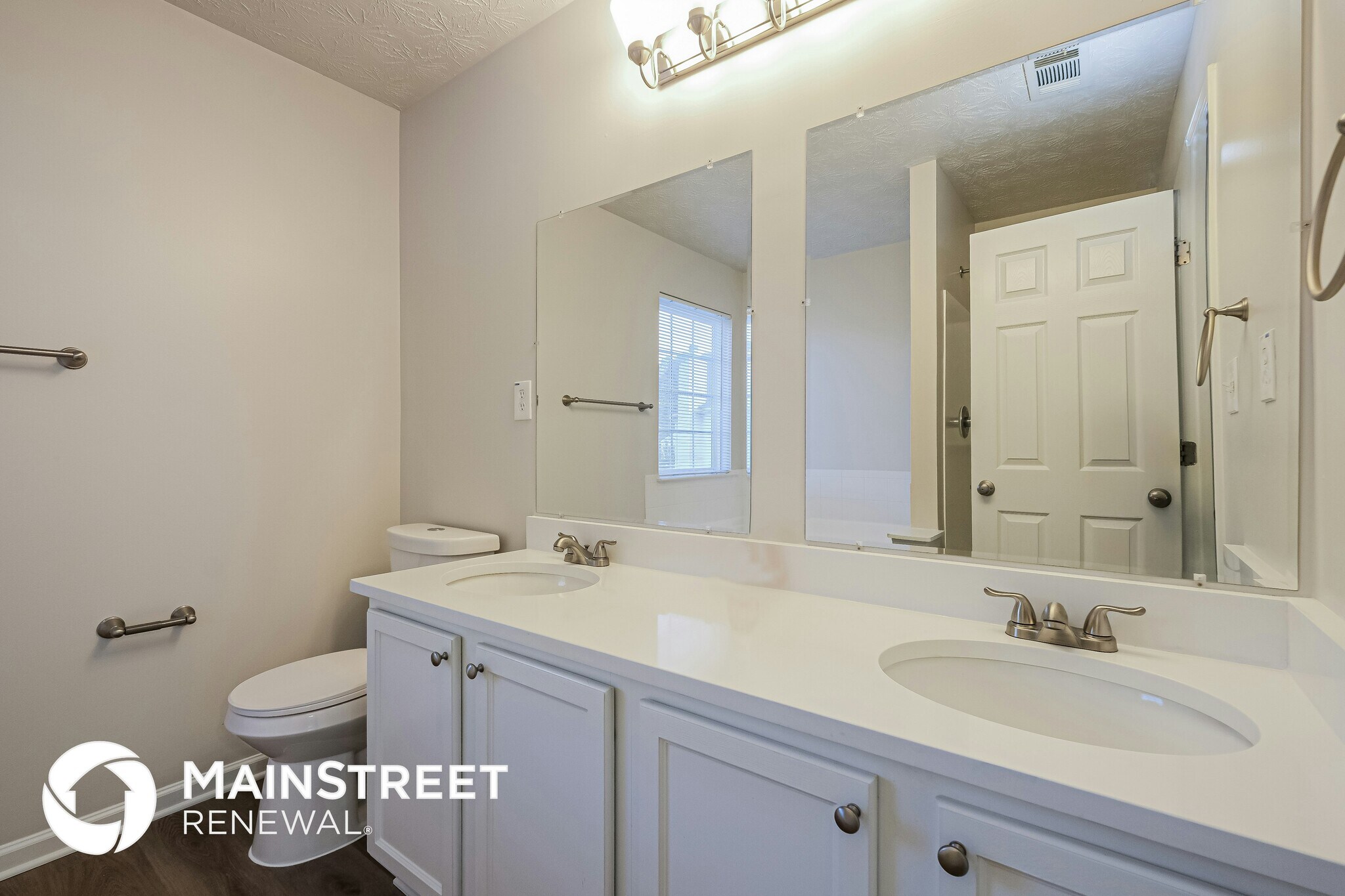 Building Photo - 2000 Redwood Trace