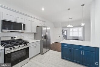 Building Photo - 127 W Albanus St