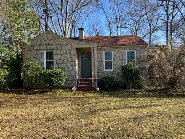 Primary Photo - Charming 2 bed 1 bath house in Five-Points!