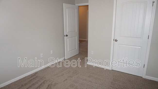 Building Photo - 2219 Waltham St