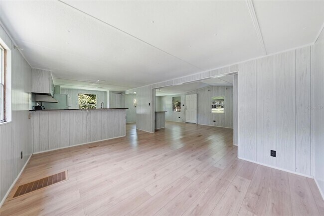 Building Photo - 1096 Navajo Dr