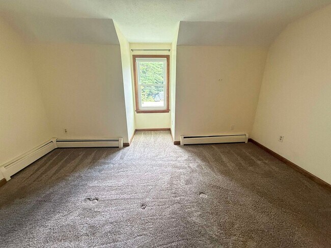 Building Photo - 158 Tina Dr