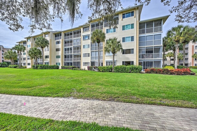 Building Photo - 320 Horse Creek Dr