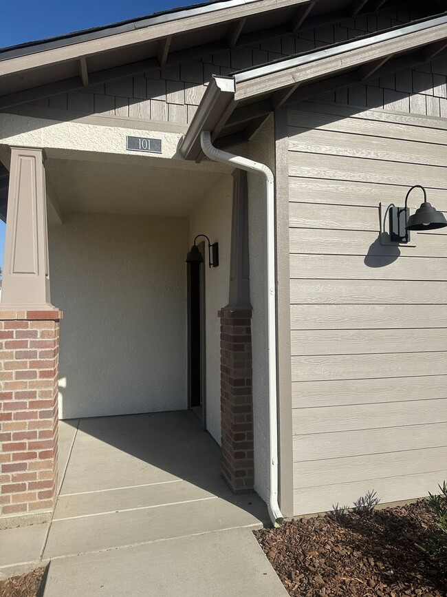 Building Photo - Wood Ranch Apartments 506