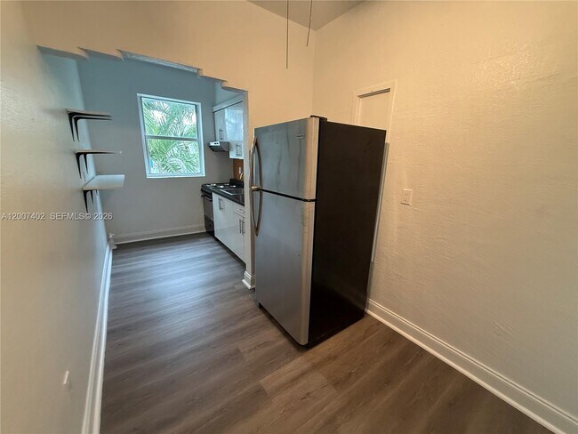 Building Photo - 320 80th St