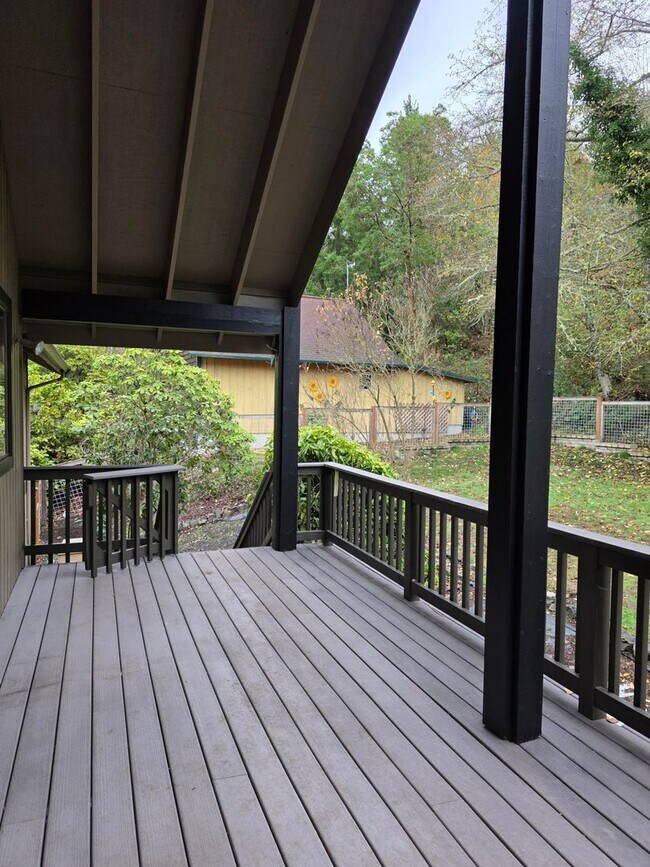 Building Photo - 4 Bedroom Poulsbo Home