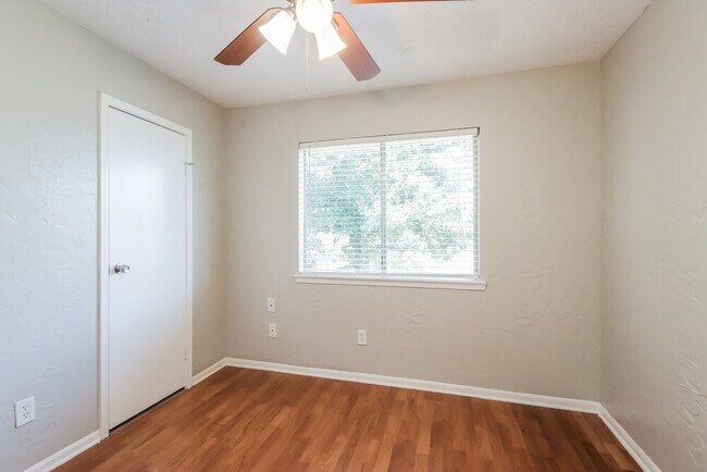 Building Photo - 2823 Forestbrook Dr