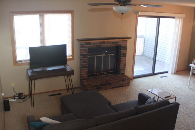 Building Photo - ***$500.00*** off June rent for signed lease starting June 1st.!! Elton Ridge townhome.