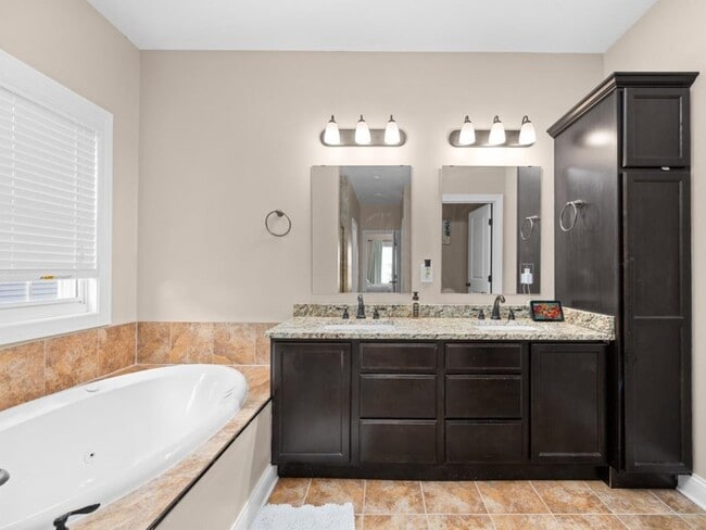 Building Photo - 67 Cobblestone Ln