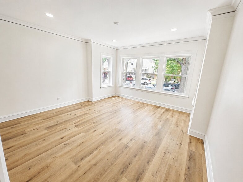 Building Photo - 6807 S Artesian Ave