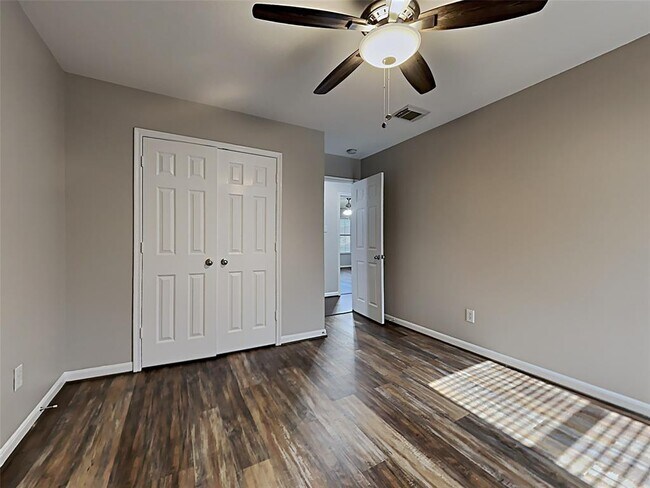 Building Photo - 8110 Stagewood Dr