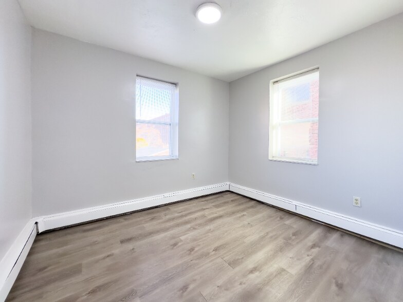 Building Photo - 572 Essex St