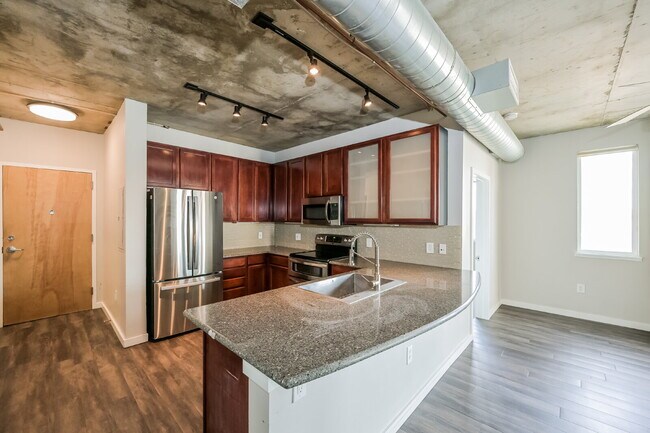 Building Photo - $2,200.00, 2 bed, 1bath located in the hea...