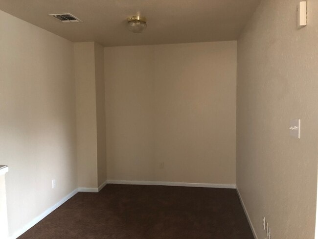 Building Photo - 7547 Windsor Oaks