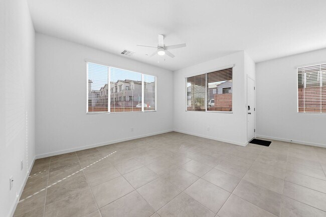 Building Photo - 1531 Layla Crossing Ave