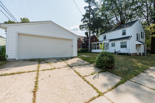 Building Photo - 3827 Covington Rd