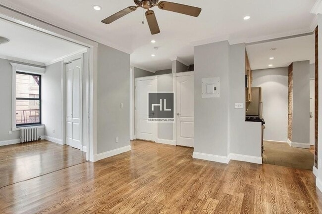 Building Photo - 330 E 100th St