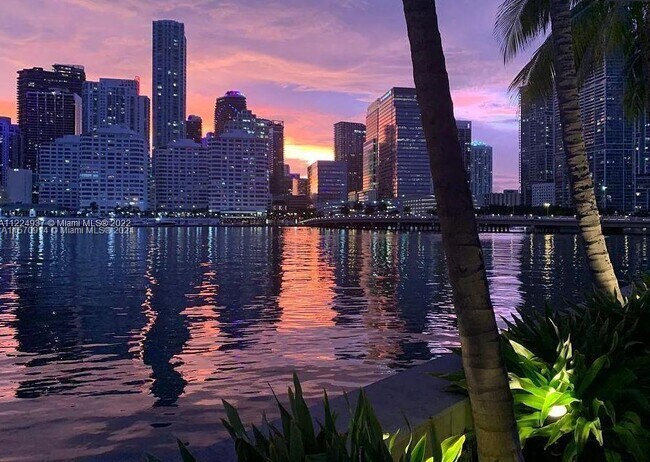 Building Photo - 888 Brickell Key Dr