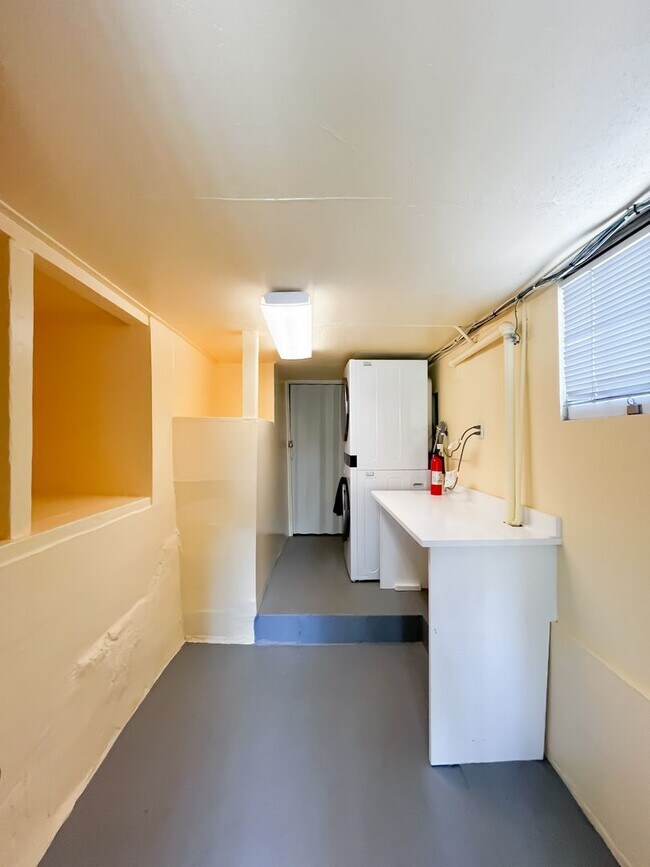 Building Photo - Unbelievable Stand-Alone 2-Bedroom House in Prime West Hollywood Hills