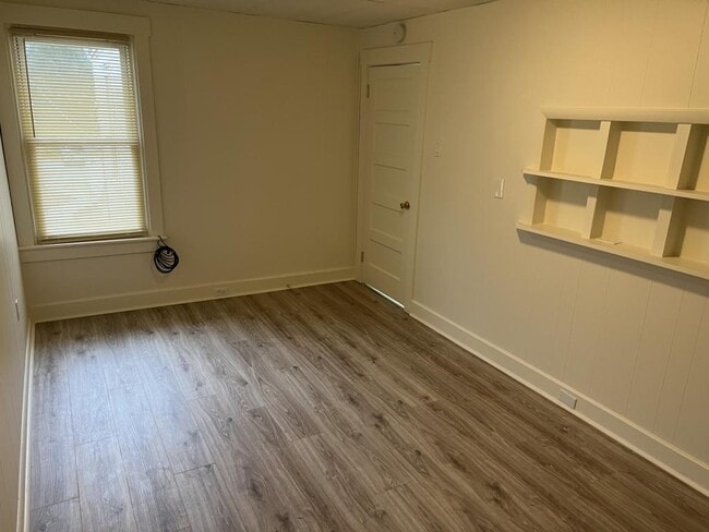 Building Photo - 9 W 2nd Ave