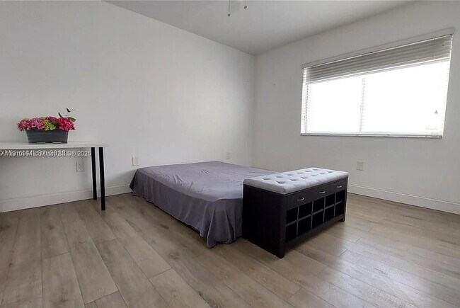 Building Photo - 8037 Lake Dr