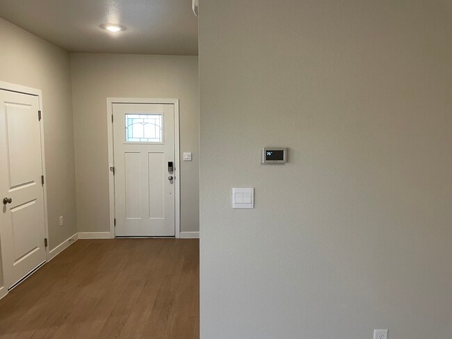 Building Photo - London Home