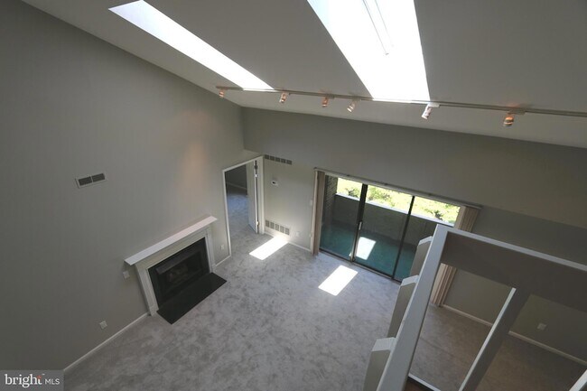 Building Photo - 1709 Mountainview Dr