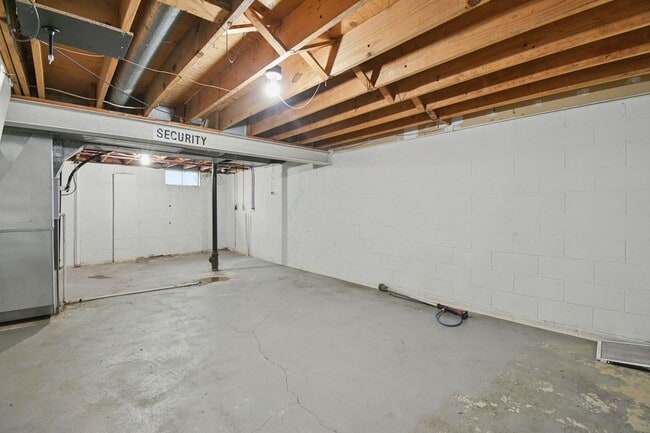 Building Photo - 1385 Country Side Dr