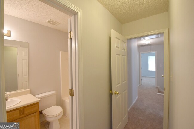 Building Photo - 147 S Fairfield Dr