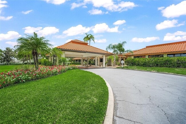 Building Photo - 7193 W Country Club Dr N