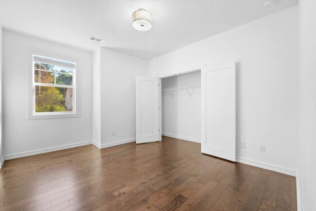 Building Photo - 3388 Kelowna Ct