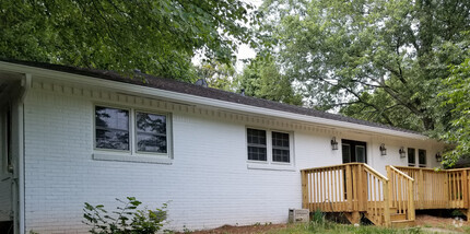 Building Photo - Remodeled Kennesaw Brick Ranch Home !