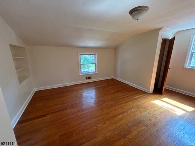 Building Photo - 934 Leland Ave