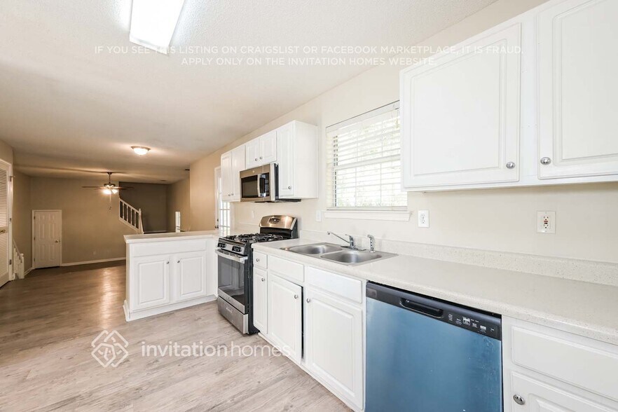 Building Photo - 597 Lakewater View Dr