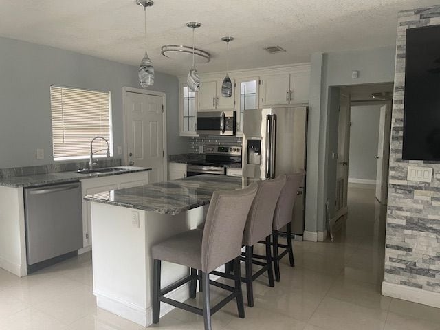 Building Photo - 543 Sandra Ave