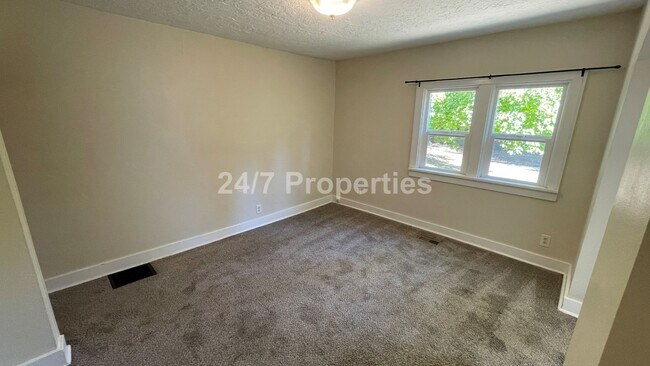Building Photo - Nostalgic 2 BD | 2 BA House w/ Large Backy...